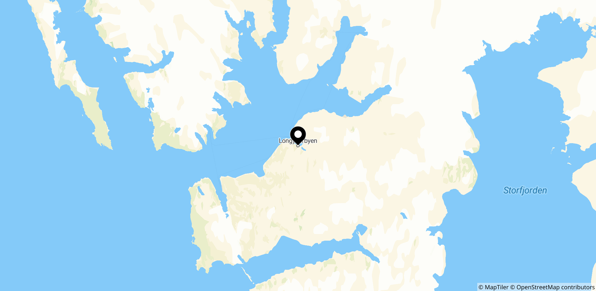 Kort over Arktis med markør ved Longyearbyen, Svalbard, som illustrerer, at regionen opvarmes hurtigere end globalt gennemsnit og påvirker havis og permafrost.