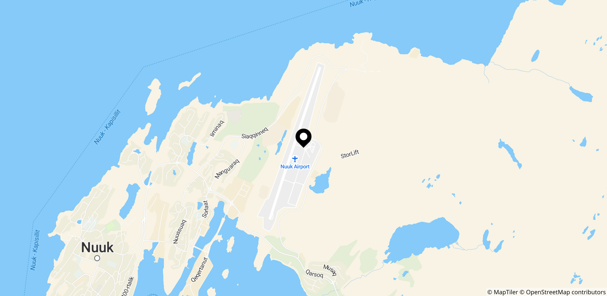 Nuuk Lufthavn placeret i Nuuk, Grønland – placering i forhold til by og kyst