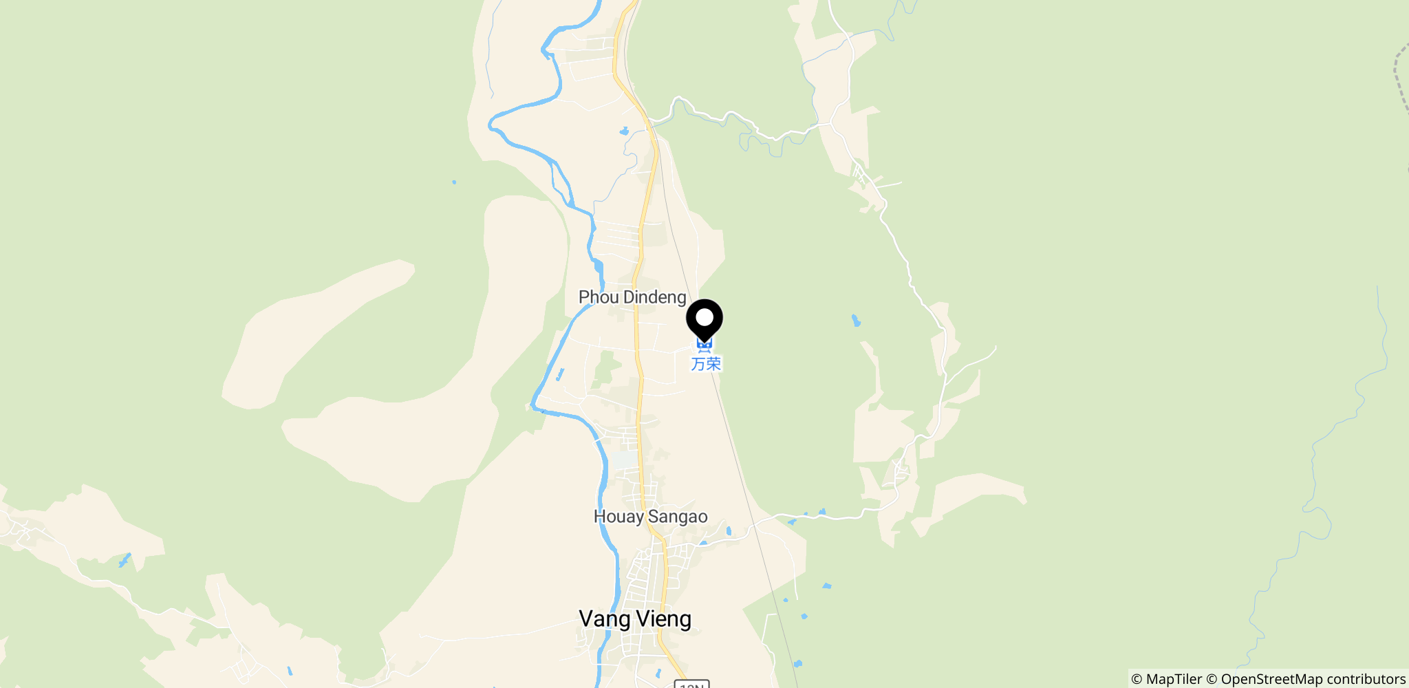 Området omkring Vang Vieng i Laos, hvor seks udenlandske turister døde i november 2024 efter indtagelse af forurenet alkohol.
