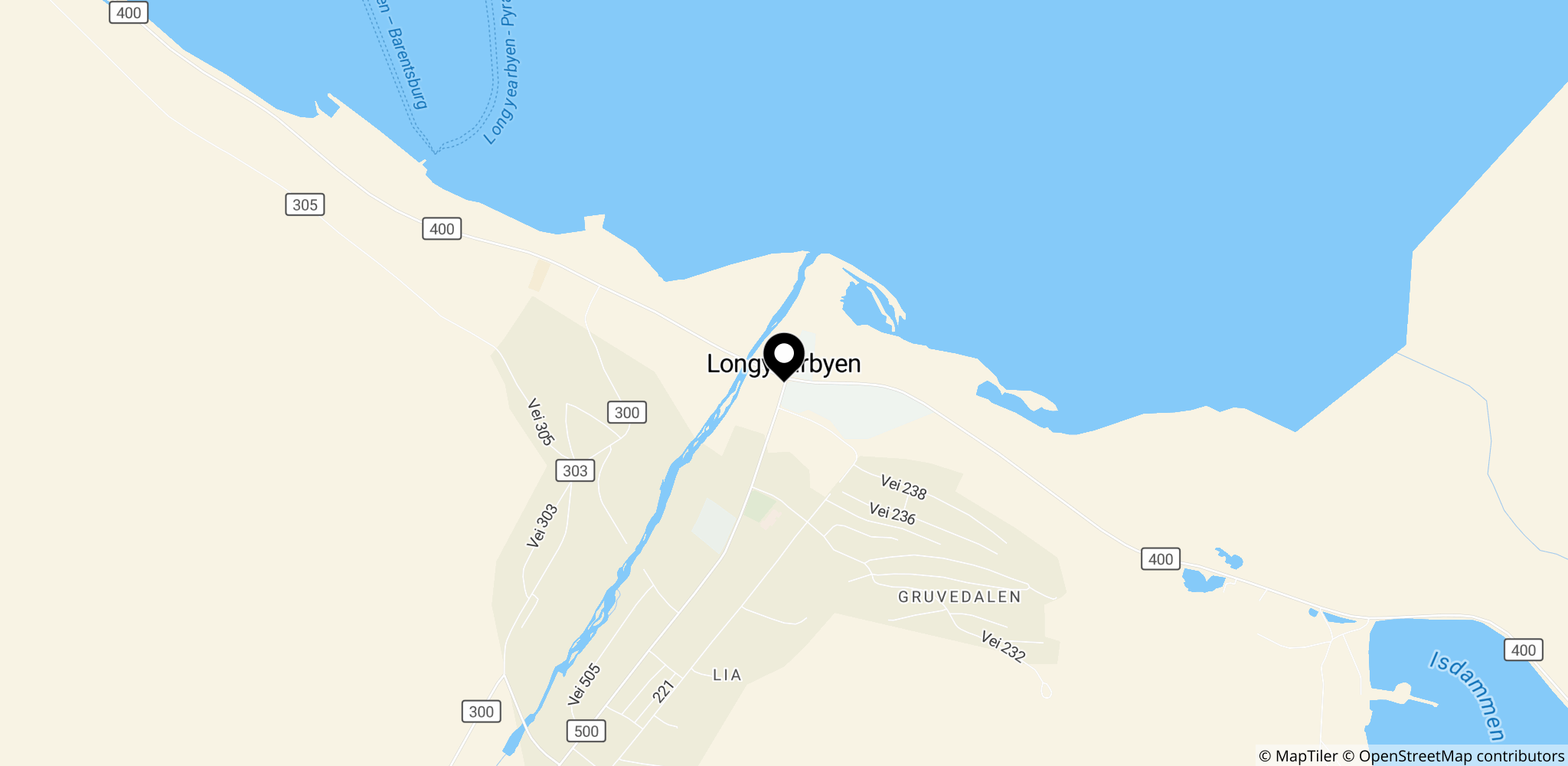 Svalbard og Longyearbyen i Arktis vist i forhold til det norske fastland.