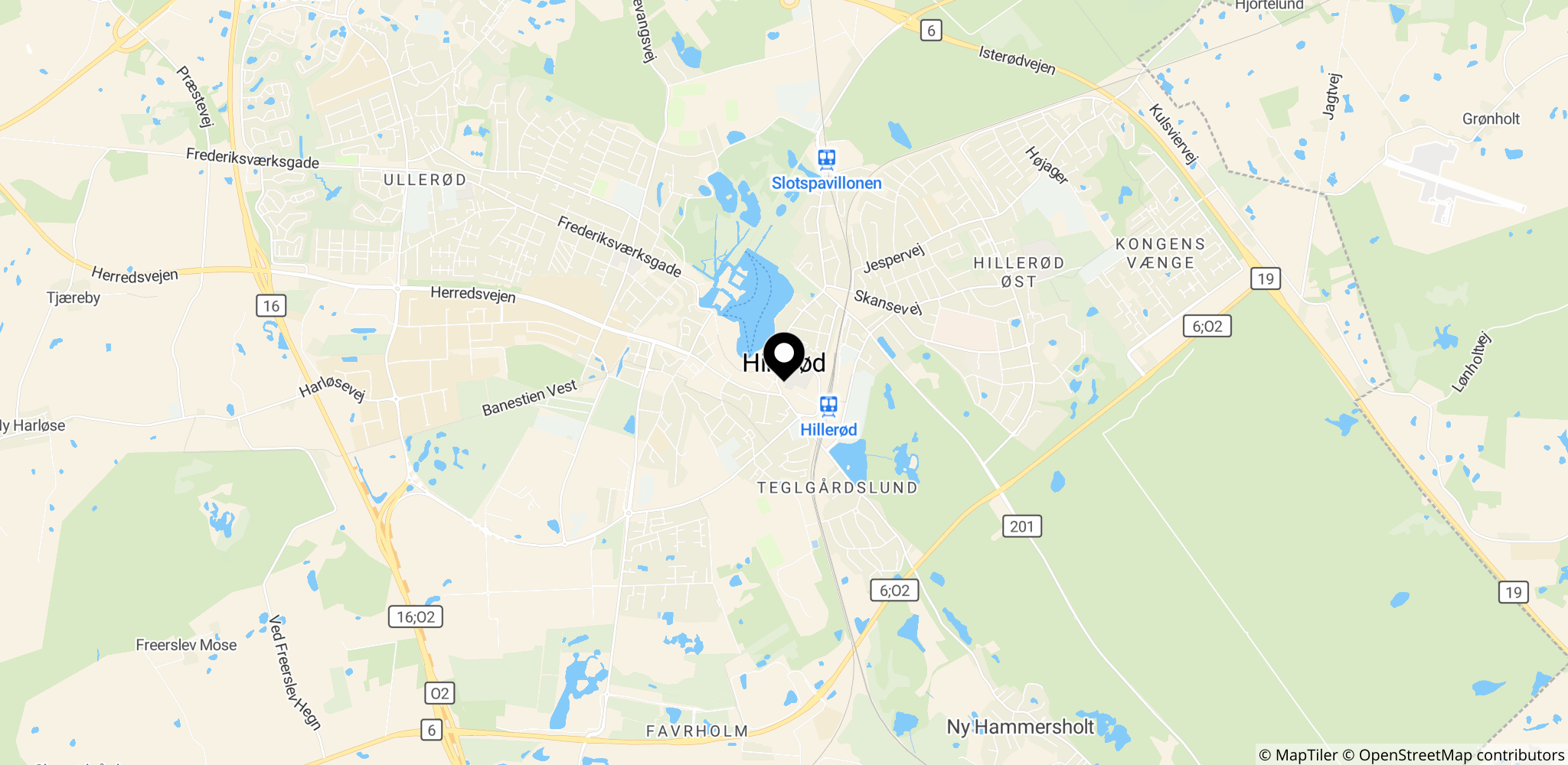 Hillerød i Nordsjælland som by og hjemsted for Witt og som del af den geografiske kontekst omkring oprykningsdramaet til Superligaen.