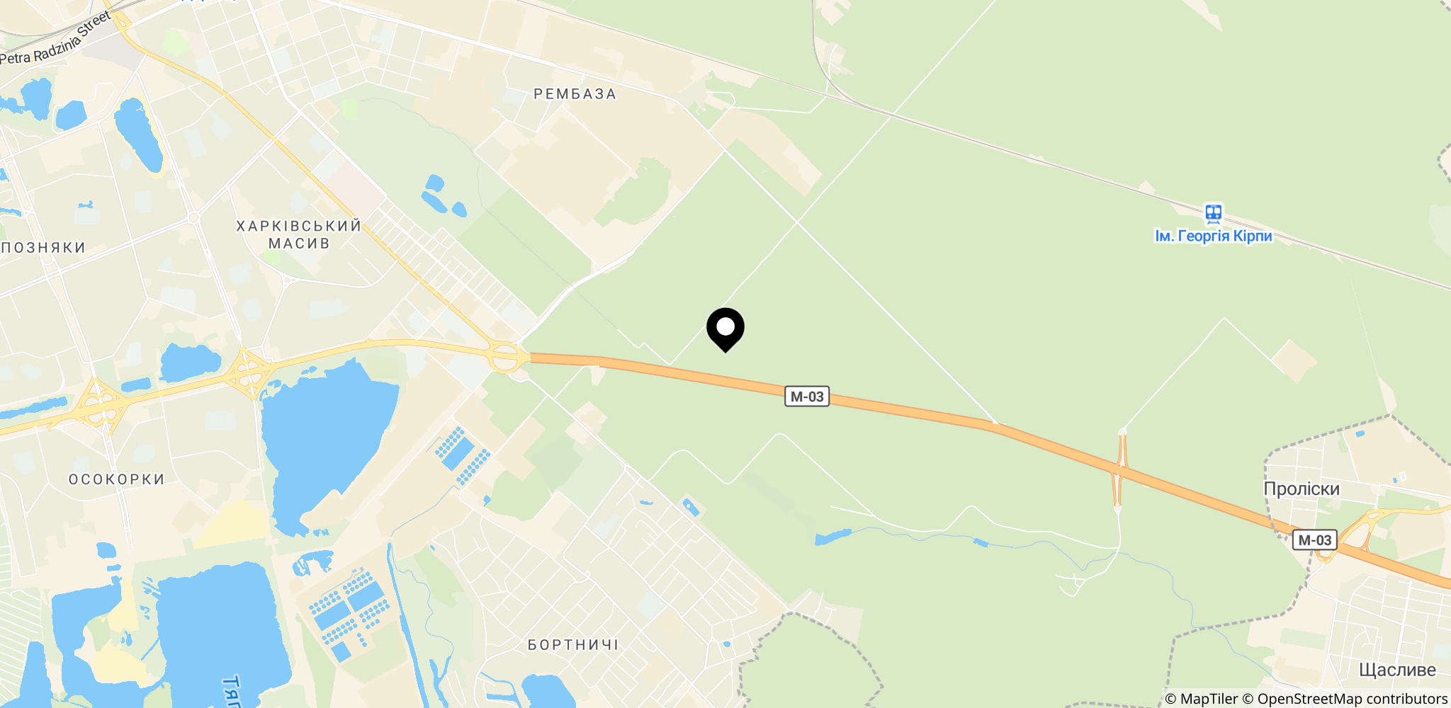 Området i Kyivs Darnytskyj-distriktet, hvor angrebet ramte og redningsarbejdet fandt sted